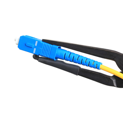 Connectez et retirez facilement les câbles à fibre optique avec le connecteur LC SC