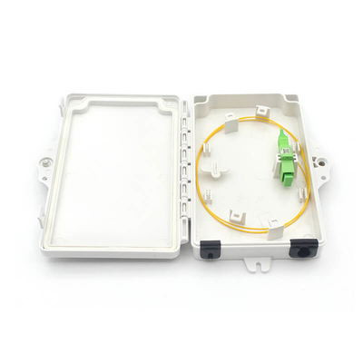 Boîte de distribution de fibres optiques pour télécommunications avec un adaptateur unique SC à 1 cœur