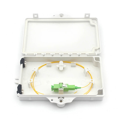 Boîte de distribution de fibres optiques pour télécommunications avec un adaptateur unique SC à 1 cœur