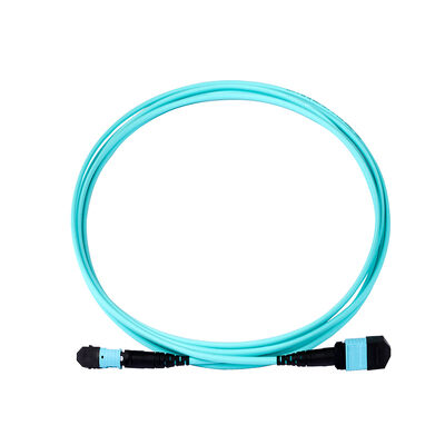Cordon de brassage à fibre optique MPO à MPO de 3,0 mm avec une vitesse élevée de 100 Gbit/s, une faible perte d'insertion ≤ 0,5 dB et une prise en charge multicœur de 8 à 44 fibres